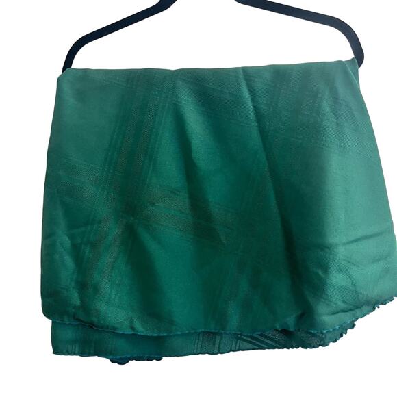 Hunter Green Round Holiday Tablecloth – Fits 6–8 Seat Table (70” Round) - Picture 13 of 16